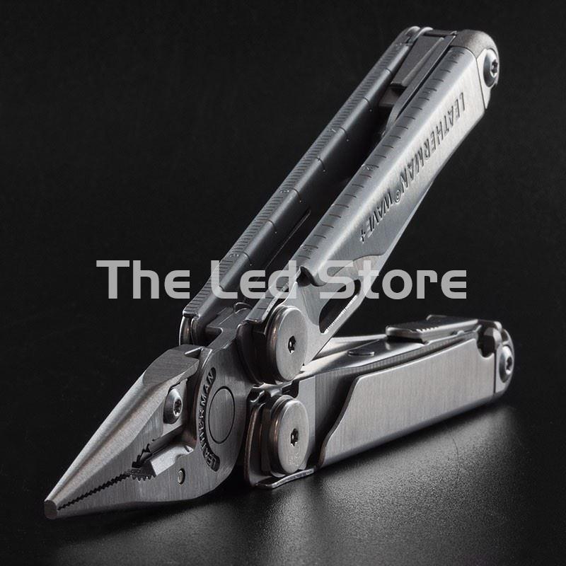 Navaja Leatherman Charge plata con linterna